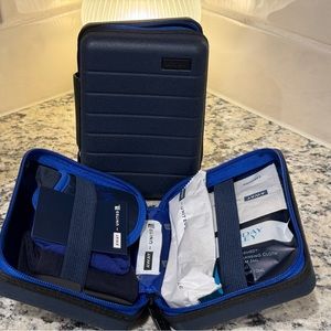 AWAY x UNITED Mini Travel Case (2)